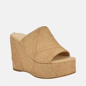 NWT Guess Evenz Raffia Platform Wedges Size 7 Retail $130